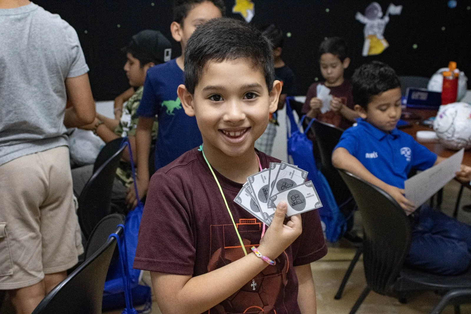Niños aprendiendo en Jedcky